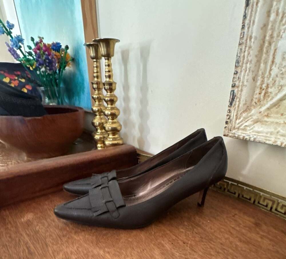 Brooks Brothers Heels Size 7.5 Dark Brown Leather Pointed Toe Kitten